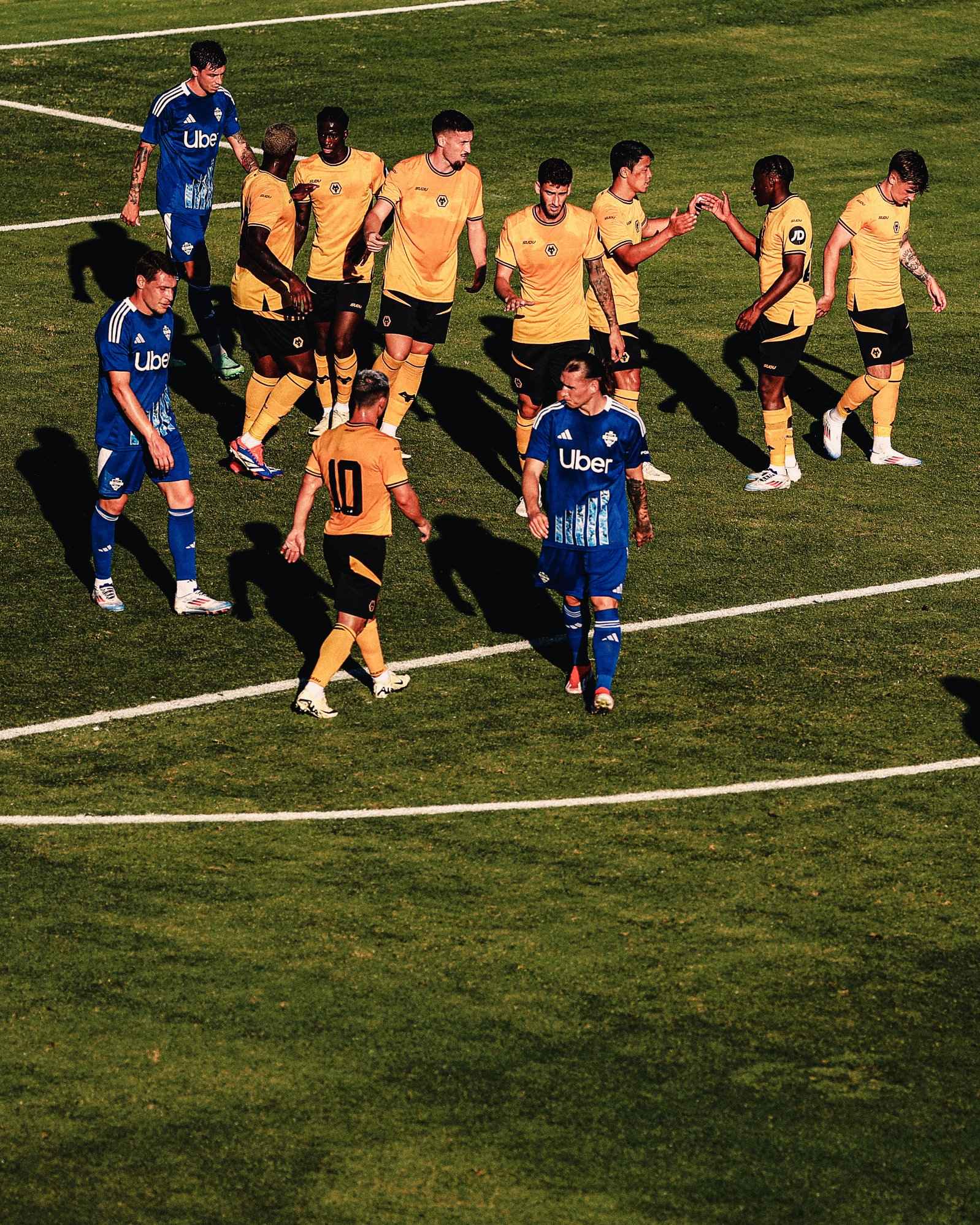 ‘충격’ 황희찬, 친선경기 도중 <b>인종차별</b> 당했다··울버햄프턴 “UEFA...