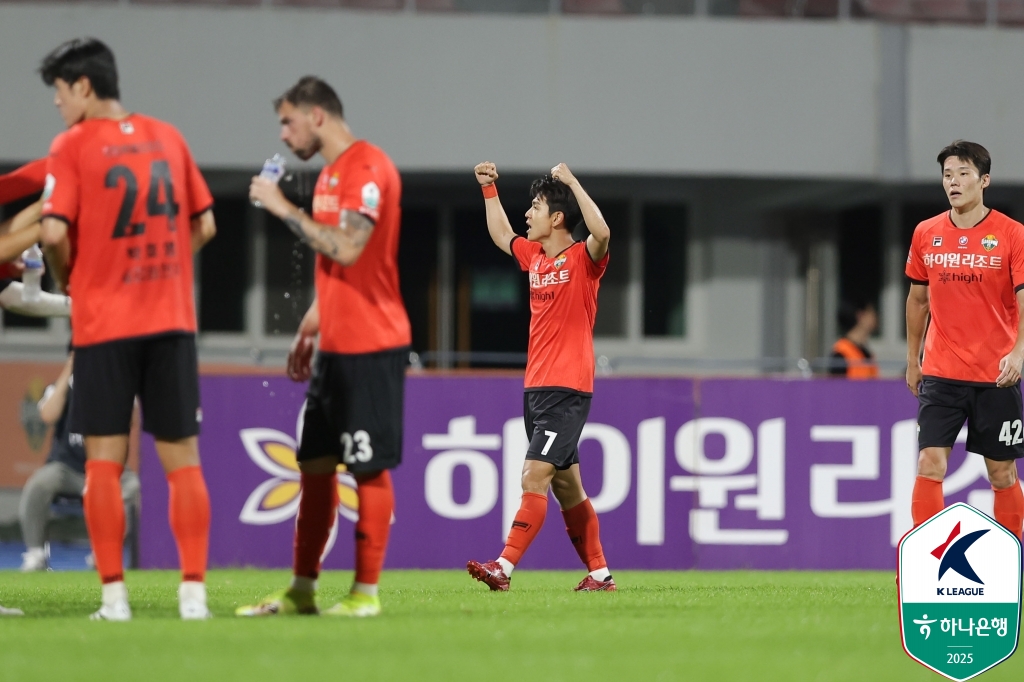 [GOAL 현장리뷰] ‘K리그 득점왕 출신’ <b>말컹 멀티골</b> 울산, 홍철 극장 원...