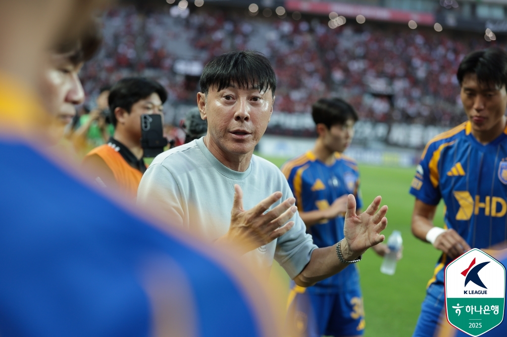 [GOAL 현장] '<b>2연패</b>' <b>신태용 감독</b> "8월은 2승 2패 예상했다... 9월 A매치 ...