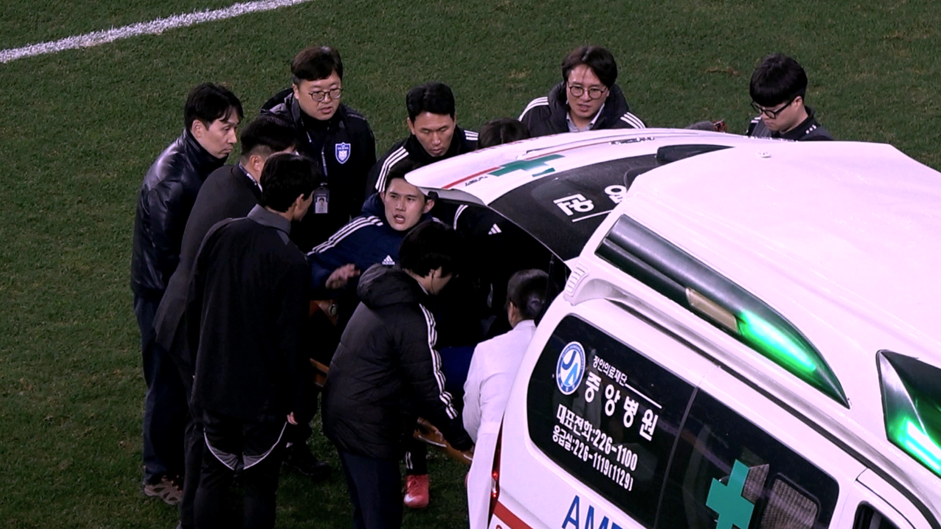 <b>이동경</b> '우측 10번 갈비뼈 골절', 전치 4주 결국 시즌<b>아웃</b> 불운... 울산-...