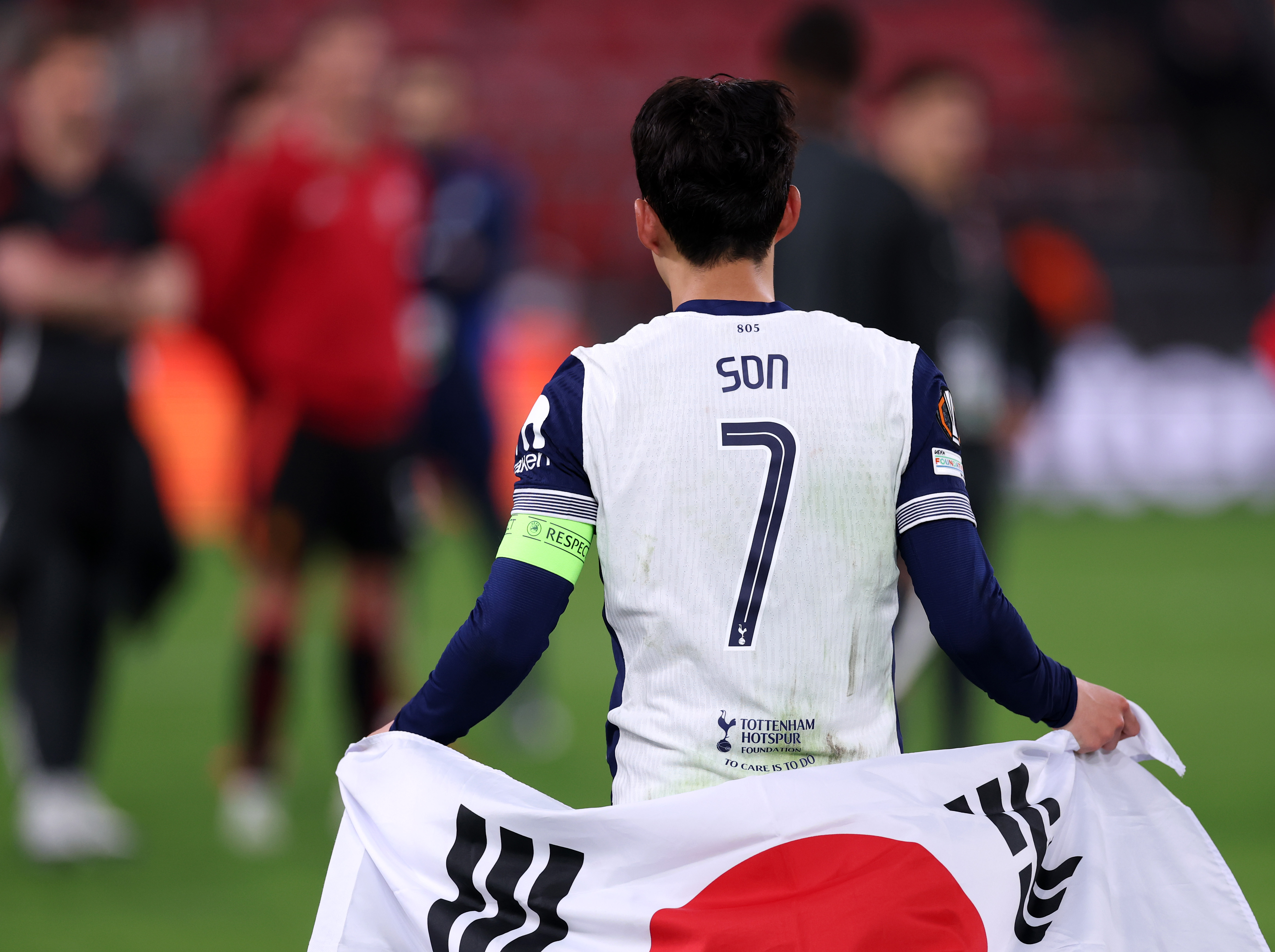 한국이 돈으로만 보이나, <b>토트넘</b> SON 내세워 무리수 던졌다…韓서 손흥...