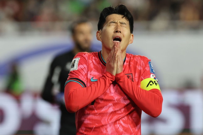 ‘韓 축구 GOAT’ 손흥민 충격의 시즌 아웃 ‘오피셜’ 공식발표 나올 뻔했던 ‘살인 태클’ 가해자 고백 “유니폼 잡아당기려 했지만 너무 늦었어”