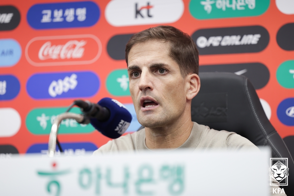 [GOAL 울산] ‘손흥민 고립’ 질문에 모레노 감독, “동의할 수 없다”