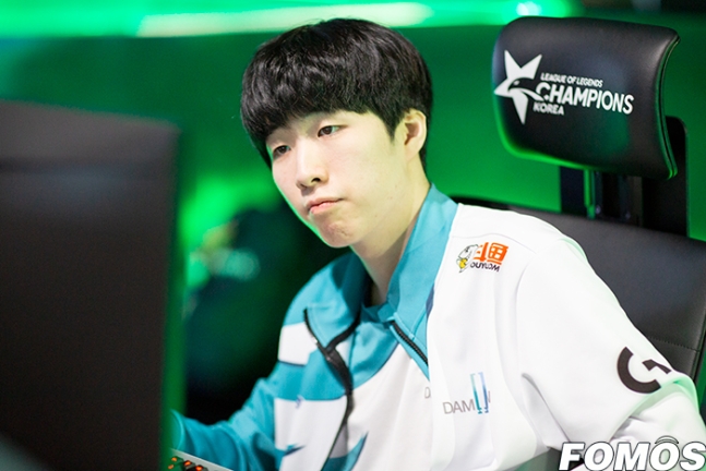 í¬ëª¨ìŠ¤ Lck Lck 13ë²ˆì§¸ 1000í‚¬ ì£¼ì¸ê³µ ê³ ìŠ¤íŠ¸ ìž¥ìš©ì¤€ Qwer Gg