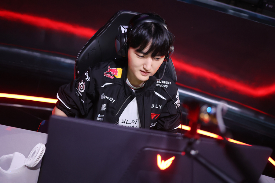 [LCK]<b>T1</b>, <b>페이즈</b> 한점 돌파로 한화생명전 1세트 대역전