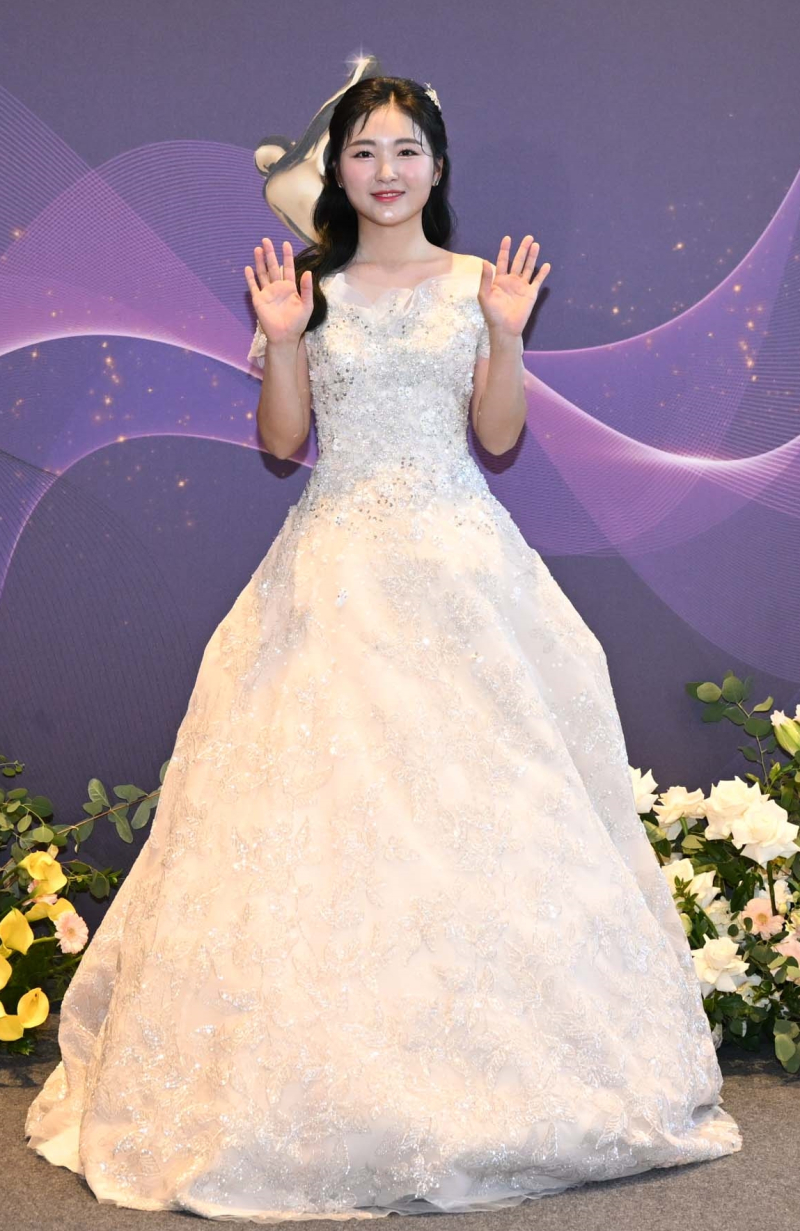 '대상' <b>이예원</b>부터 '신인상' 김민별까지, 2024년 빛낼 제16대 KLPGA 홍보<b>모델</b>...