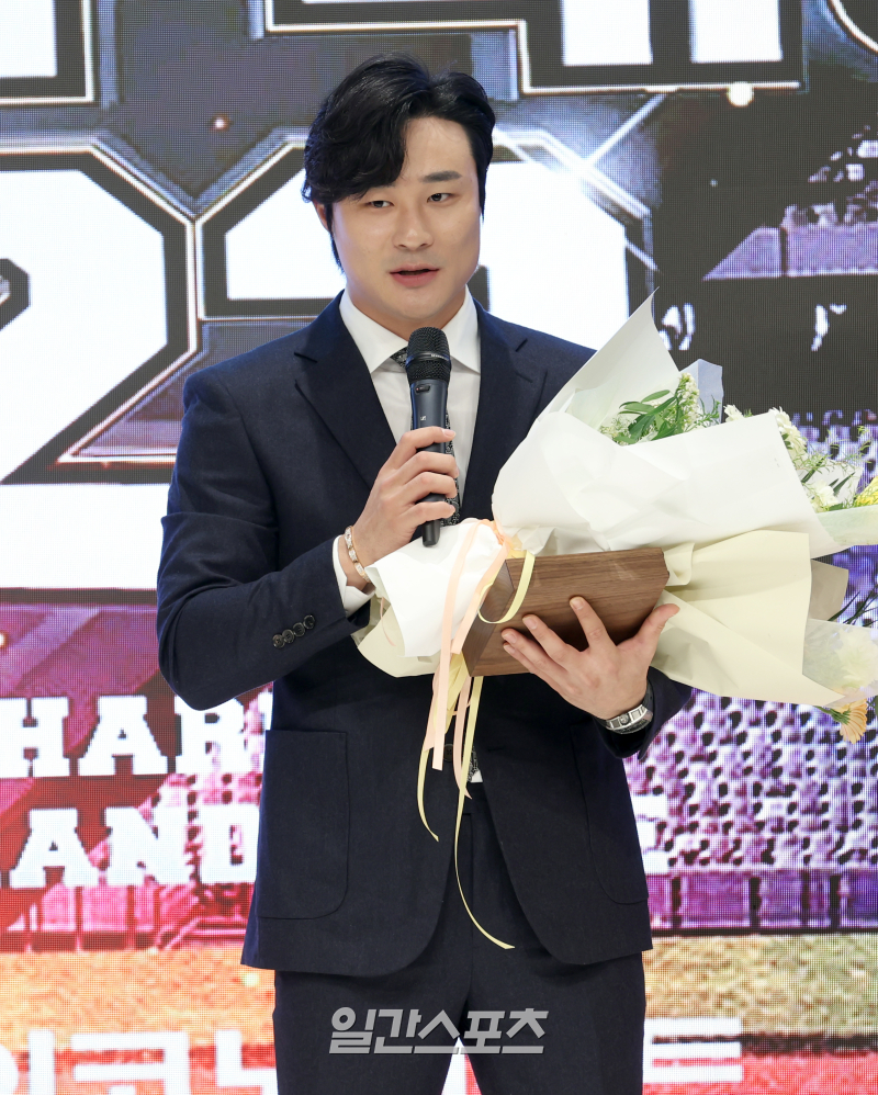 <b>이정후</b> 샀어도 구멍 텅텅…FA로도 다 못 채운다 "SF, 김하성 등 영입 고려해야...