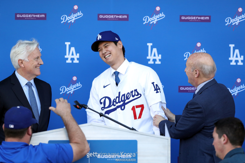 MLB닷컴 "<b>오타니</b>, 겨우 6년 뛰었지만…명예의 전당 못 가는 것 상상 어려워"