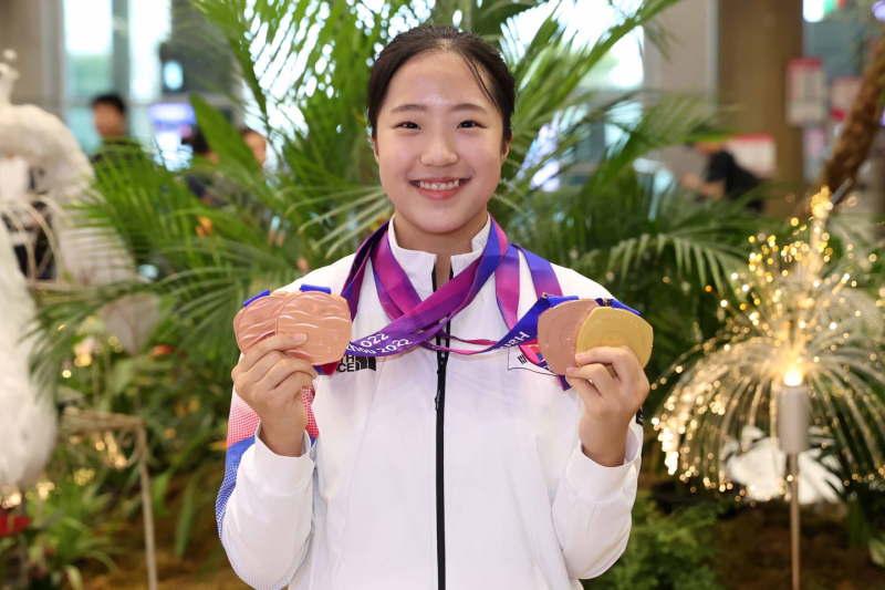 '탁구 아이콘' <b>신유빈</b>, 윤곡 <b>김운용</b> 대한민국 <b>여성체육</b>대상 수상