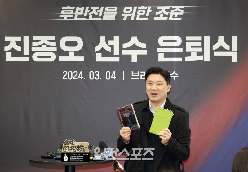 사대 떠나는 '황제' <b>진종오</b> "다시 태어나도 사격 <b>선수</b>"