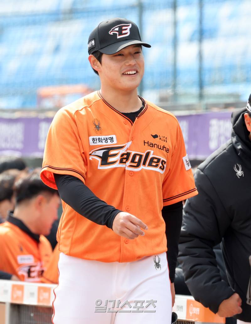'99대1' <b>류현진</b>과 영광의 맞대결 마친 <b>문동주</b>, "자리에 비해 제가 부족했어요...