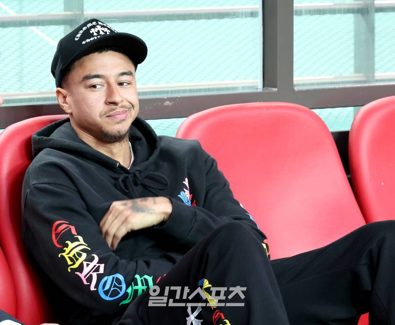 [포토]무릎부상 <b>린가드</b>, 불만스러운 표정