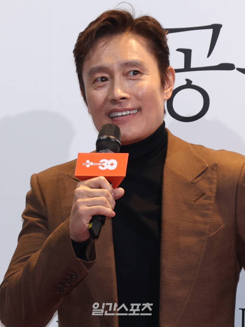 ‘공동경비구역 JSA’ <b>이병헌</b> “이런 날 올 줄이야” 감격…‘<b>이민정</b>...