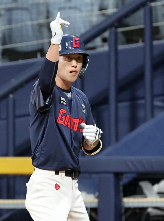 감격스럽다, 데뷔 첫 월간 MVP 후보에 오른 '타율 1위' 롯데 트레이드 복덩이