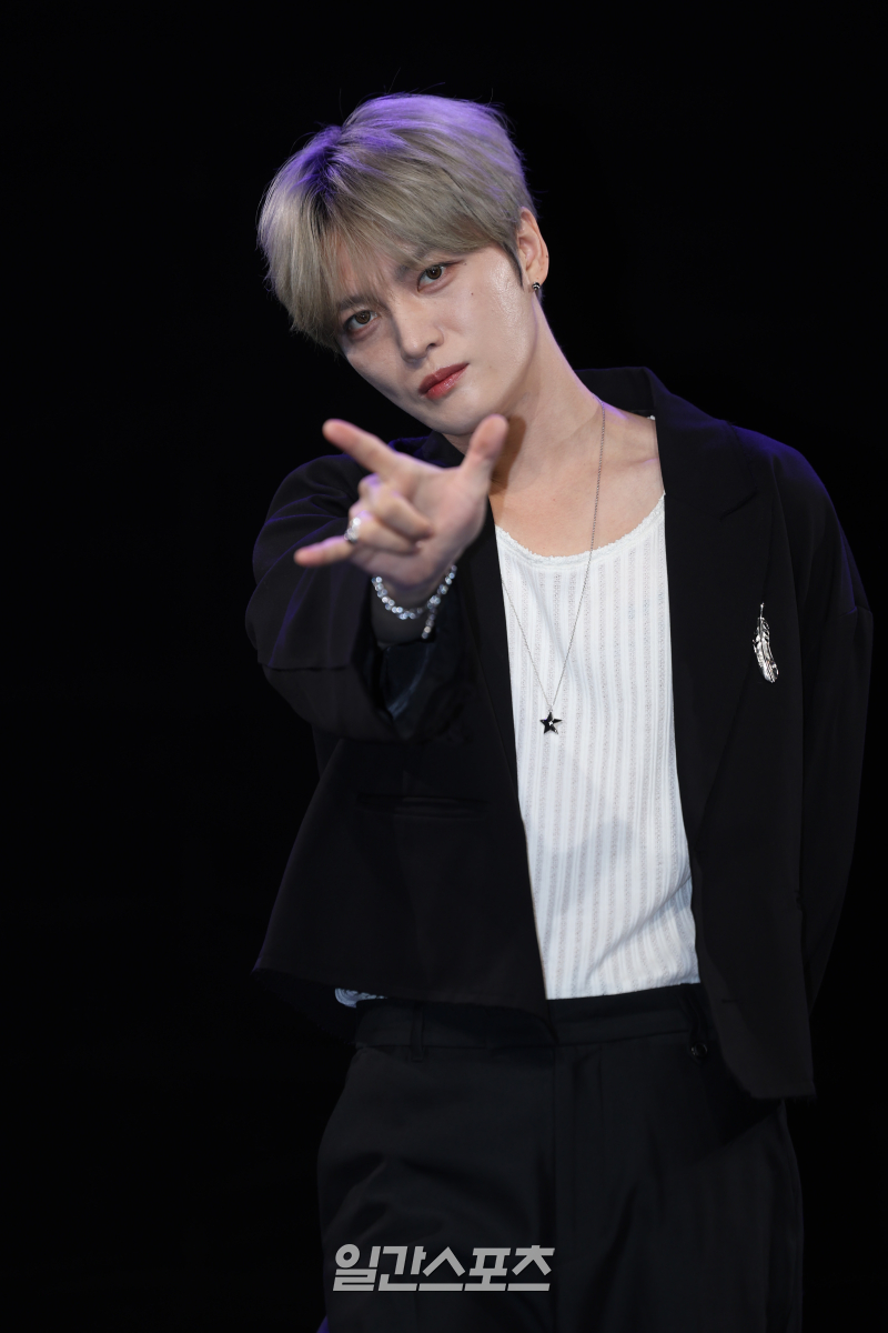 [포토] <b>김재중</b>, <b>록스타</b>의 멋진 포즈