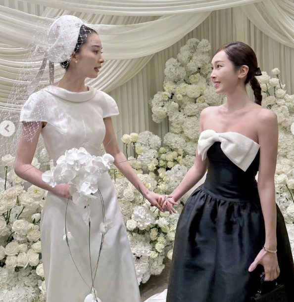 <b>제시카</b> ‘절친’ <b>아이린 결혼</b>식, 블랙 드레스 하객룩…“자랑스러워”...