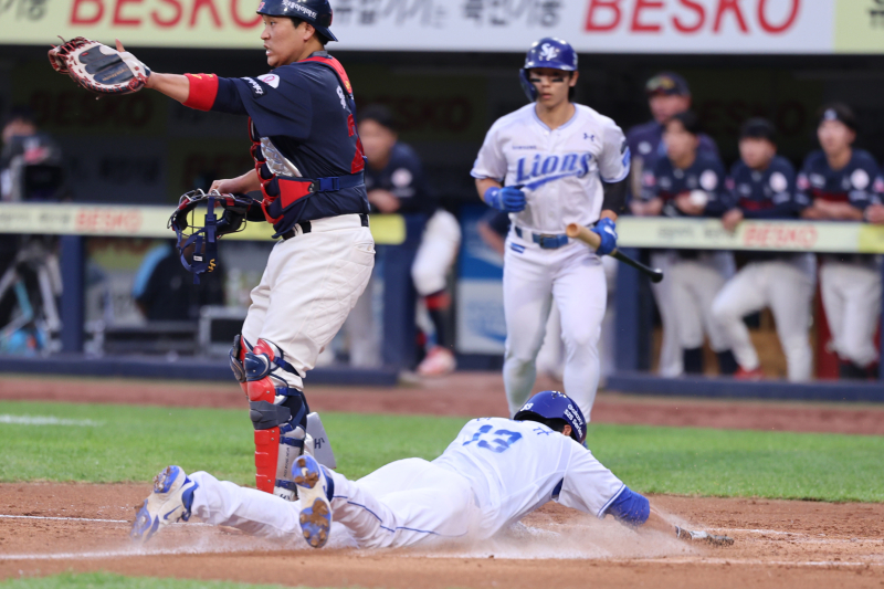'155·9K인데' 허리 숙이다 삼중도루 허무 실점, KBO <b>데뷔전</b> <b>감보아</b> "빠...