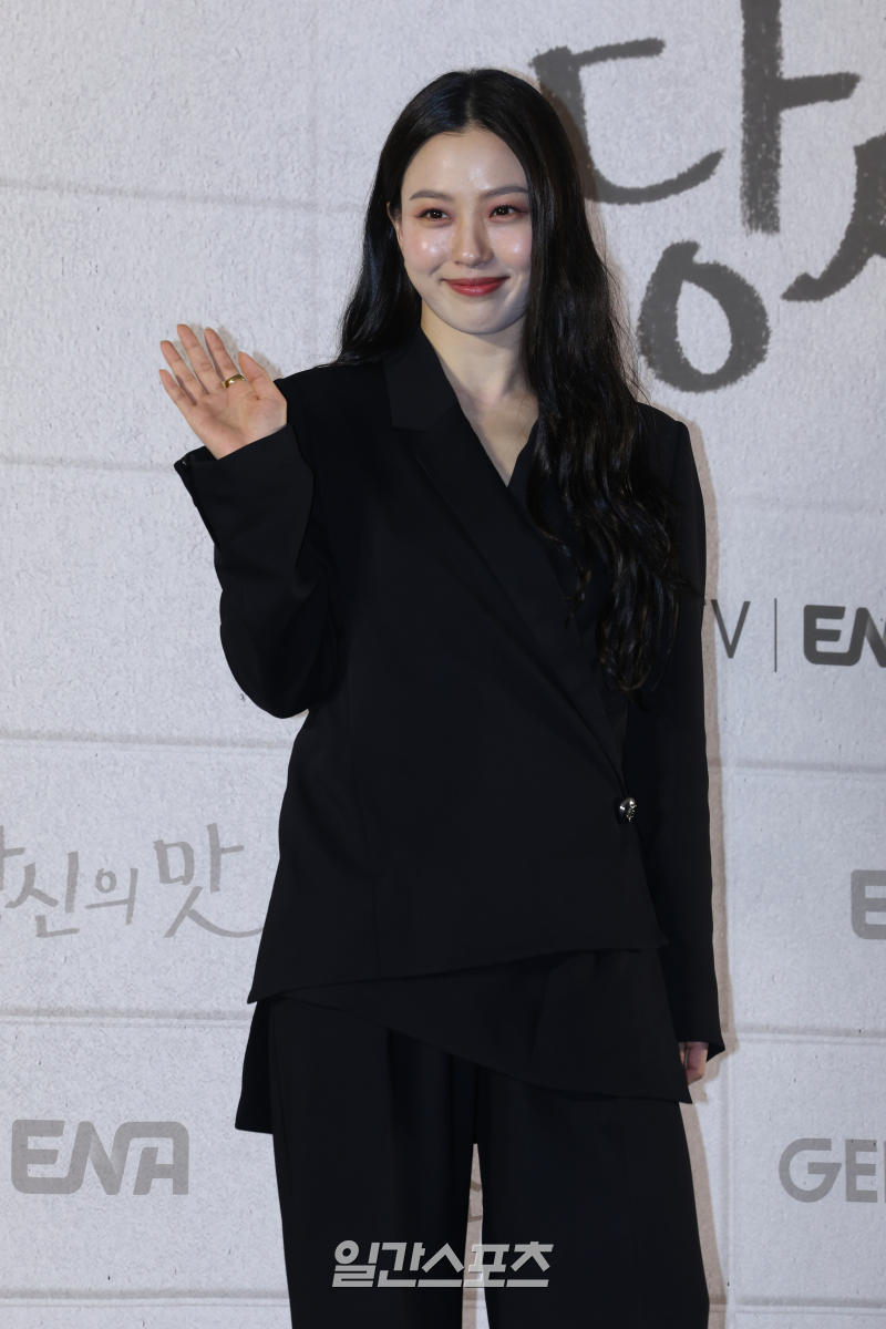 <b>고민시</b>, <b>학폭 의혹</b> 속 29일 일정 불참…“행사 피해 갈까봐…<b>논란</b> 때문...