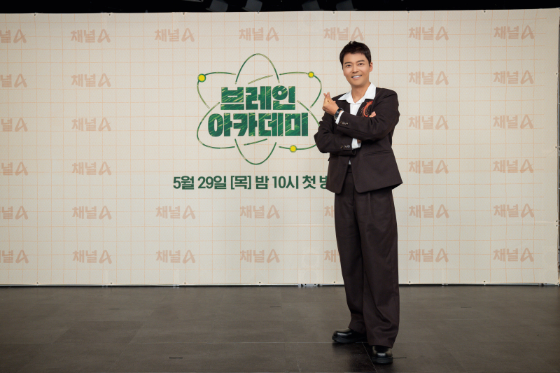 ‘<b>브레인 아카데미</b>’ 전현무 “케미 100점…황제성은 맞먹어”