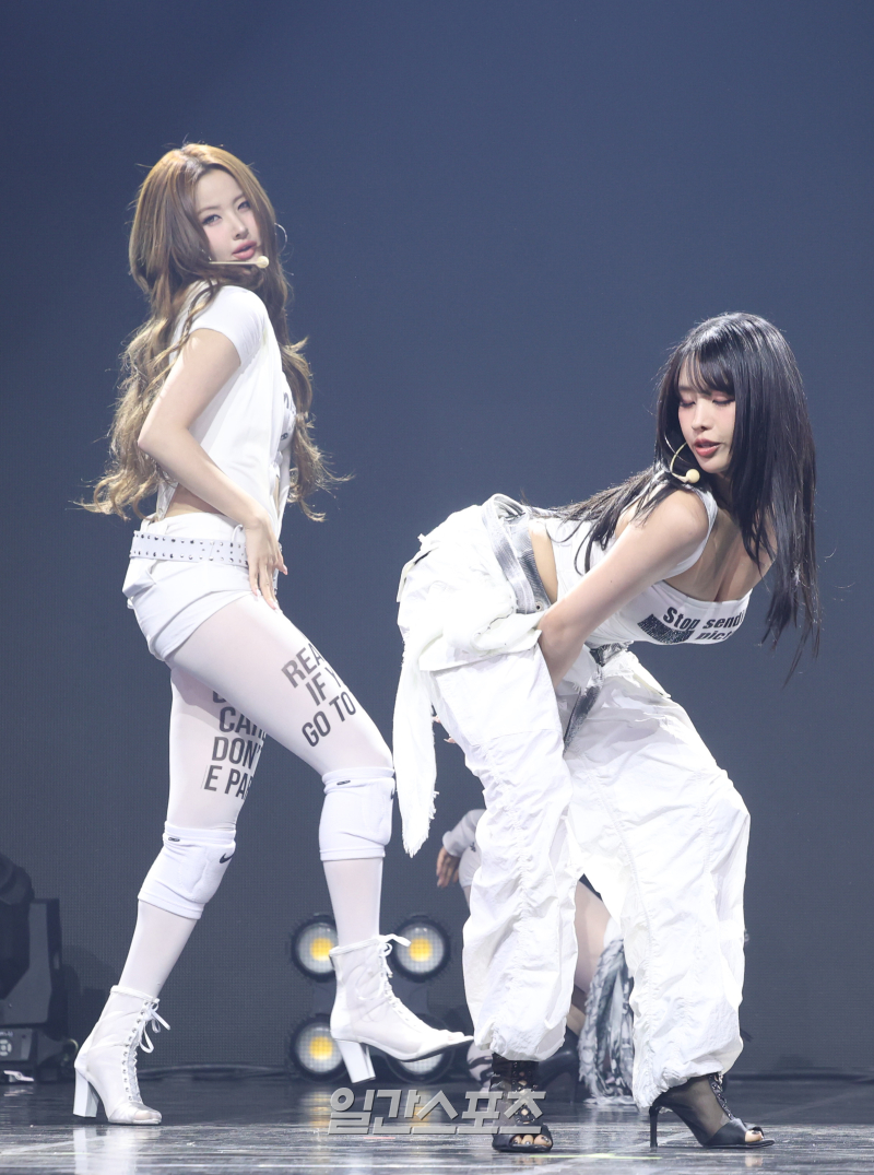 [포토] <b>키스오브라이프</b> 벨-나띠, 우리는 <b>써머퀸</b>