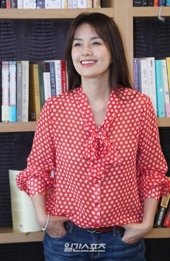 <b>신애라</b>, 체포설 이어 사망설까지... “왜 이런걸” <b>분노</b> [왓IS]