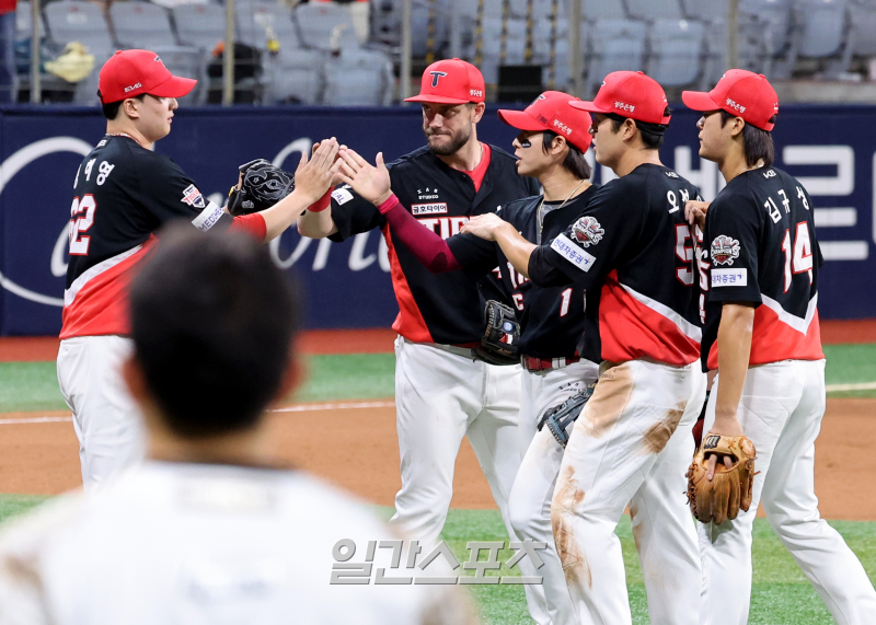 [포토]KIA, <b>키움</b>에 6대 3 <b>승리</b>로 전날 <b>설욕</b> 성공