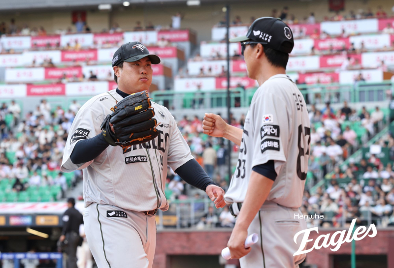 '내전근 부상 회복' <b>류현진</b>, <b>복귀</b>전서 148/h 9K…SSG전 5이닝 1실점 [I...