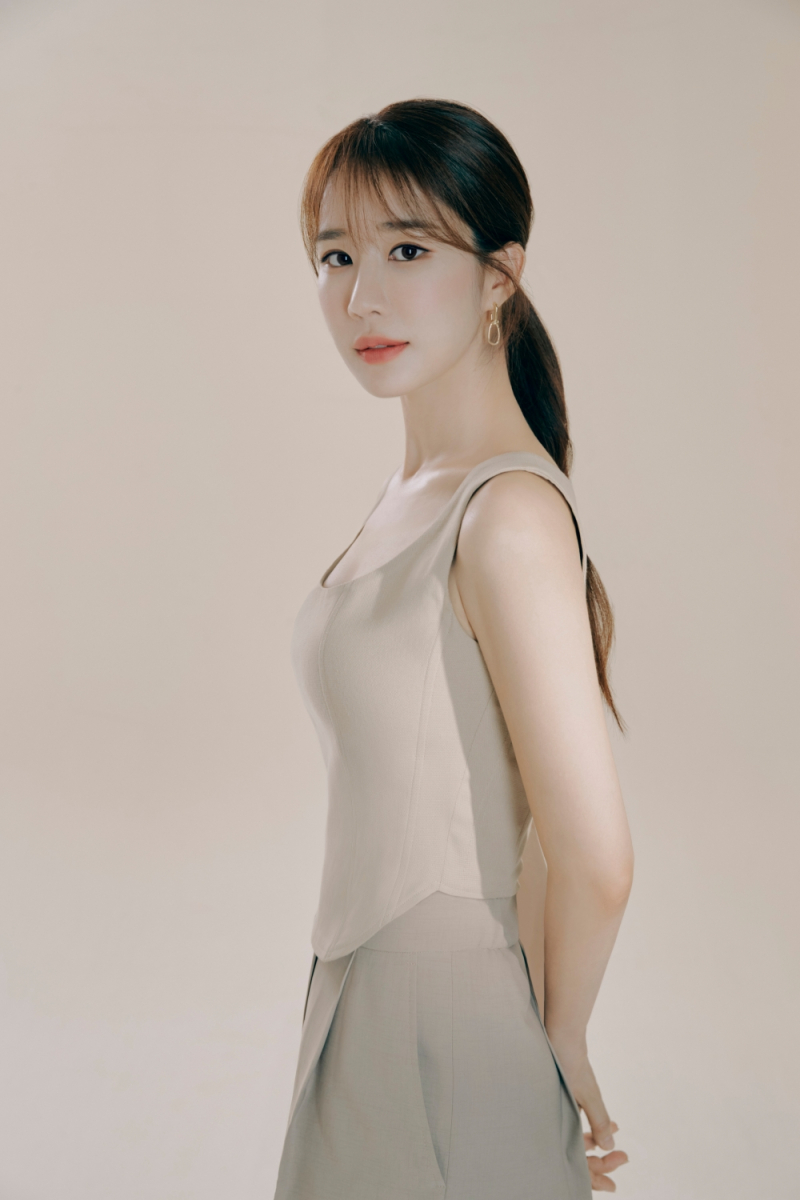 <b>유인나</b>, <b>초록뱀엔터</b>와 <b>전속 계약</b>…이상이와 한솥밥 [공식]