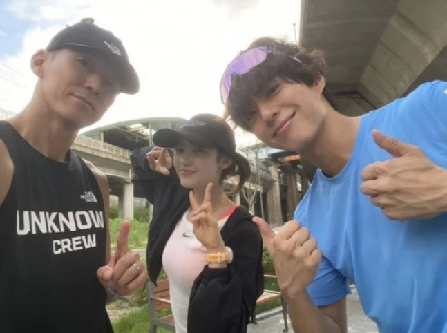 <b>뉴진스 다니엘</b>, 활동 중단 속 <b>박보검</b>과 근황… “선한 마음으로 건강하...