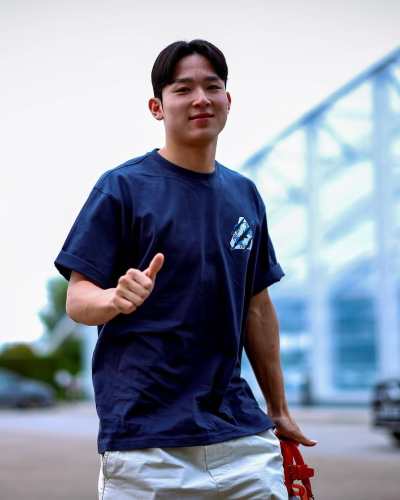 ‘임대 끝’ <b>양민혁</b>, <b>토트넘</b> 훈련장 <b>합류</b>…‘미소와 엄지척’