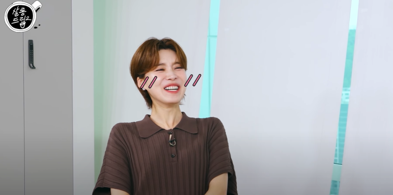 나나, <b>장도연</b>도 홀린 눈빛…“남자들 ‘관심 있나?’ 오해” (살롱드립...