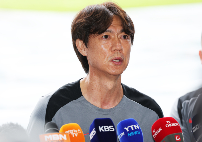 ‘<b>주민규</b> 최전방’ <b>홍명보호</b>, <b>한일전</b> 최정예 멤버 가동…또 ‘스리백’...