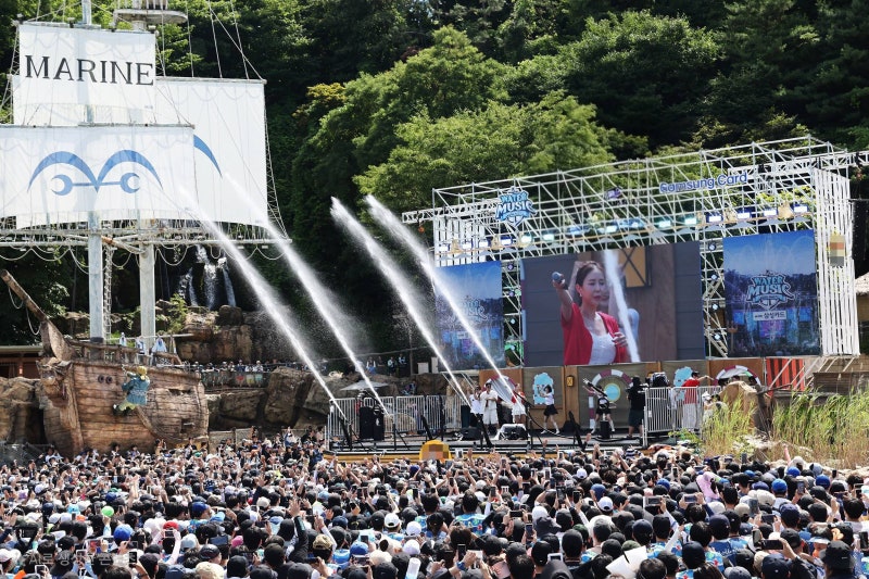 '피서 핫플' <b>캐리비안 베이</b>, 2주간 10만명 다녀가