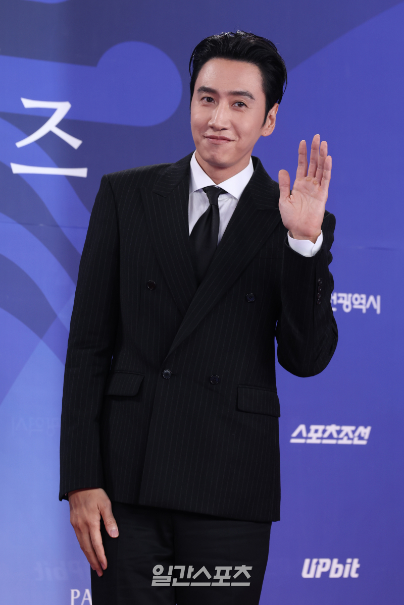 <b>이광수</b>, 남우조연상 “<b>도경수</b>, 모발 감염死 꿈…욕했는데 <b>길몽</b>” [4th 청...