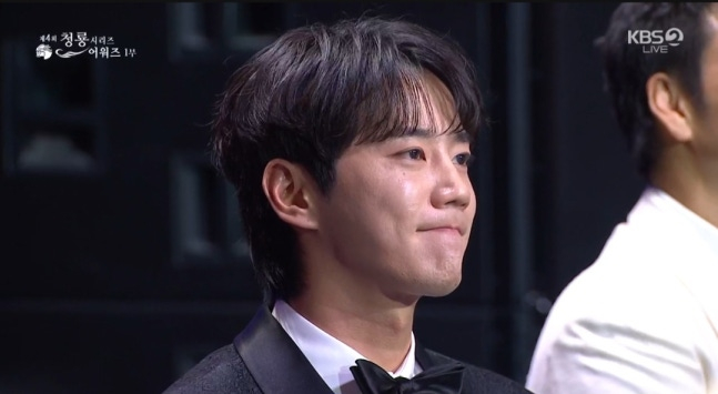 머쓱함도 <b>사과</b>문도 <b>이준영</b> 몫…청룡 이름 해프닝에 “말도 안되는 실수...