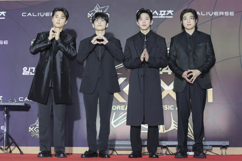 JYP, <b>데이식스 팬미팅</b> 입장 본인확인 과잉 논란에 사과 [전문]