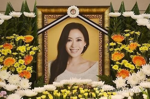 ‘<b>만능엔터테이너</b>’ 故 <b>유채영</b>, 오늘(24일) 11주기... 그리운 미소