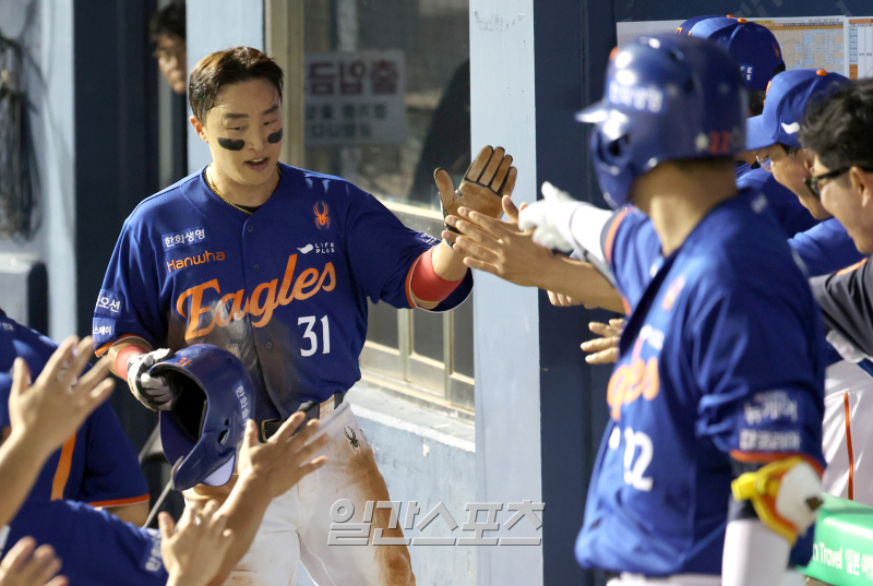 [포토] <b>타점</b> 득점 맹<b>활약</b> <b>손아섭</b>