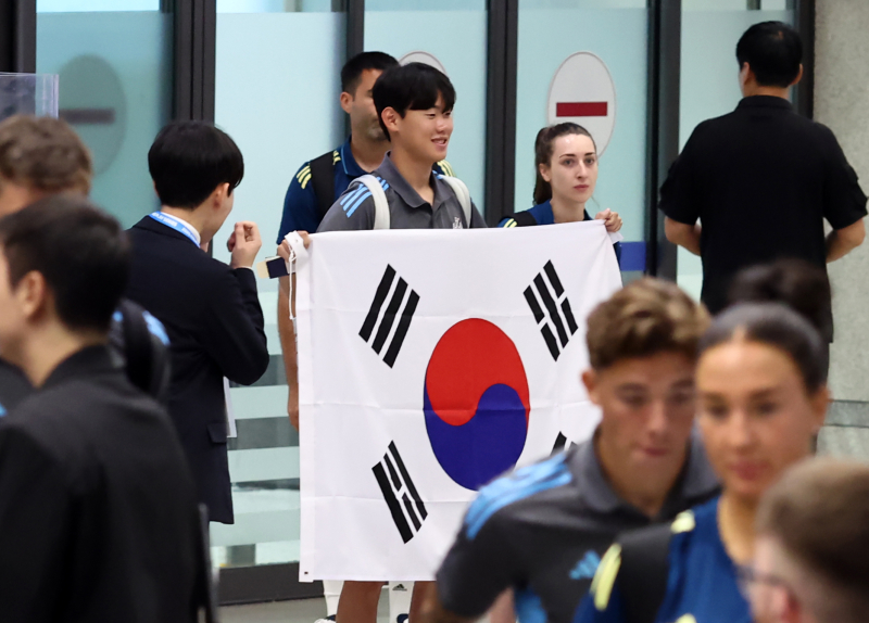 韓 2007년생 <b>EPL 데뷔</b> 기대감↑…<b>박승수</b>, 개막전 출전+1군 합류 힌트까지...