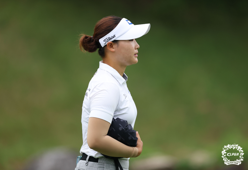 <b>노승희</b>-<b>김민솔</b>-이다연, KLPGA 투어 BC카드·한경 레이디스컵 3R서 3타 차...