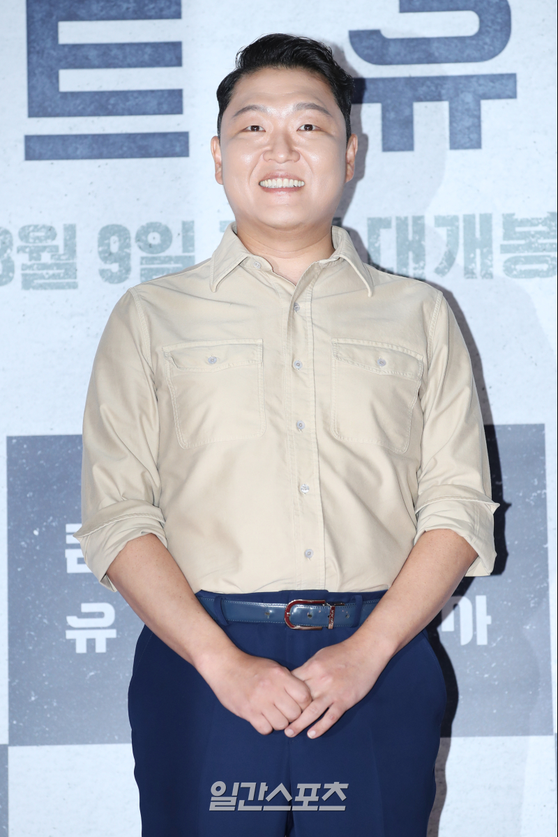 <b>싸이</b>, <b>수면제 대리수령</b> 사과…<b>대리</b>처방 의혹은 부인 [종합]