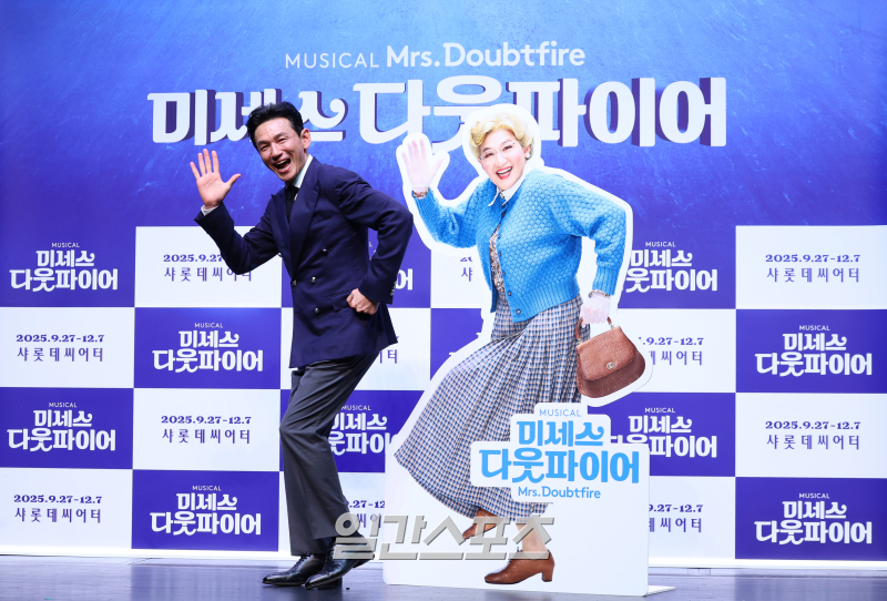 [포토] <b>황정민</b>, '<b>미세스 다웃파이어</b>' 기대해 주세요