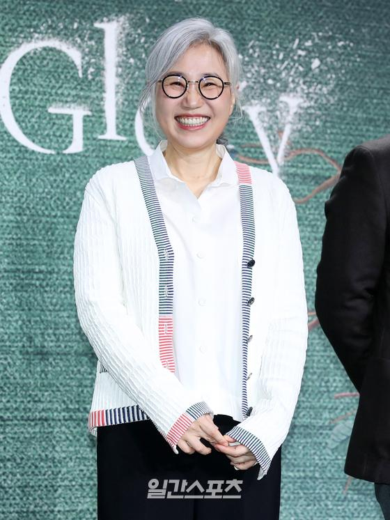<b>김은숙</b> 작가·윤하림 대표, <b>강릉 가뭄</b> 구호 위해 생수 4000만원어치 <b>기부</b>