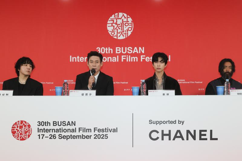 [30th BIFF] ‘<b>굿뉴스</b>’ 설경구 “<b>변성현 감독</b>과 네 번째 호흡, 고민스러...