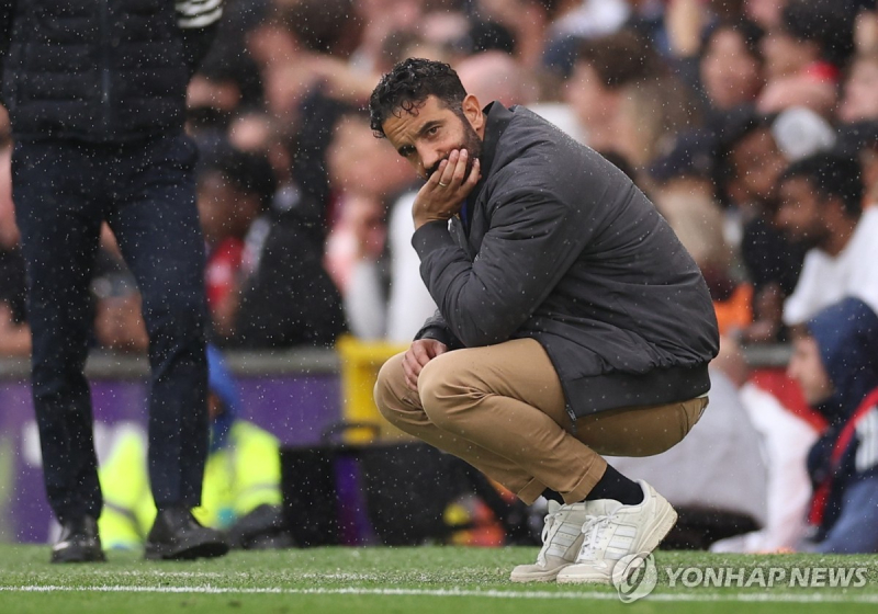 역대급 부진+망신 중인 <b>맨유</b>...그런데도 <b>아모림</b> <b>감독</b> 고집은 계속 "교황...