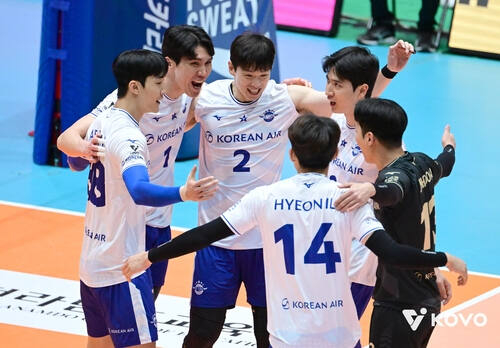<b>대한항공</b>, OK저축은행 꺾고 <b>컵대회 우승</b>...통산 최다 6회 트로피