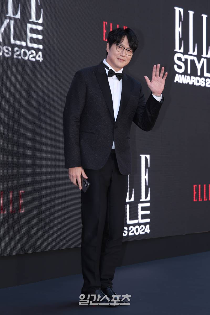 <b>성시경</b>, ‘1인 기획사 미등록’ <b>논란</b> 후 <b>유튜브 재개</b>… “3개 영상 올릴...