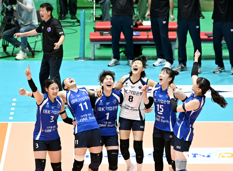 IBK<b>기업은행</b> 9년 만에 <b>컵대회</b> 정상, 김호철 감독 첫 <b>우승</b>-육서영 MVP
