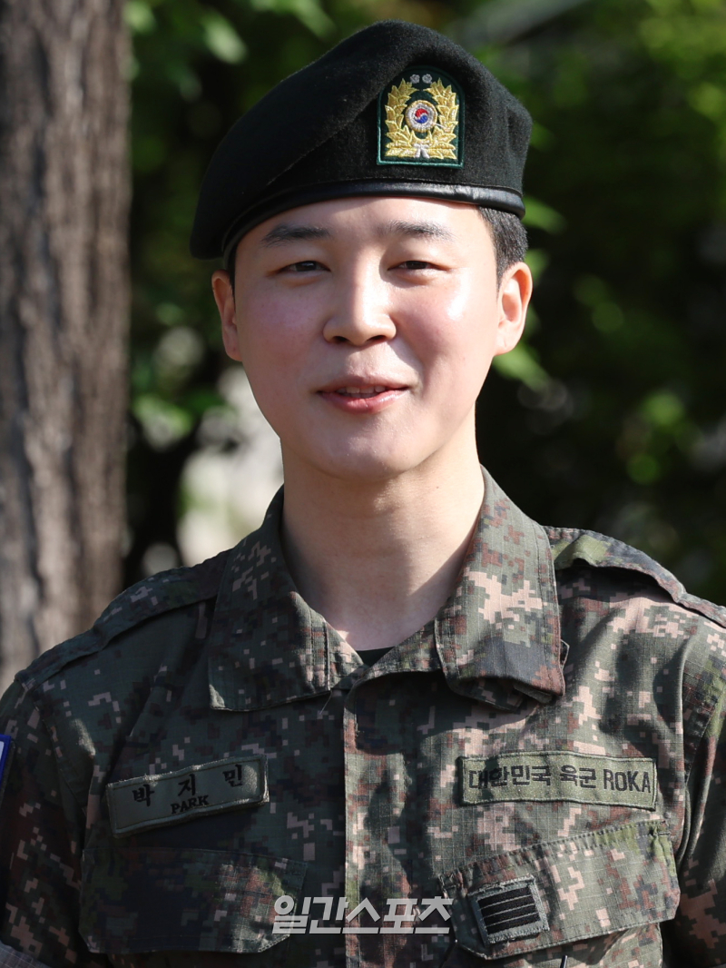 BTS <b>지민 삼부자</b>, 최초 초록우산 ‘<b>그린노블클럽</b> 가족회원’ 탄생 [공식...