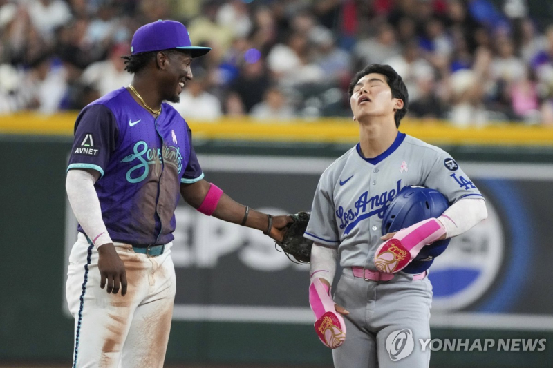 로버츠 또 외면...<b>김혜성</b> NLDS 3차전 <b>선발 제외</b>...5G 연속 결장 우려
